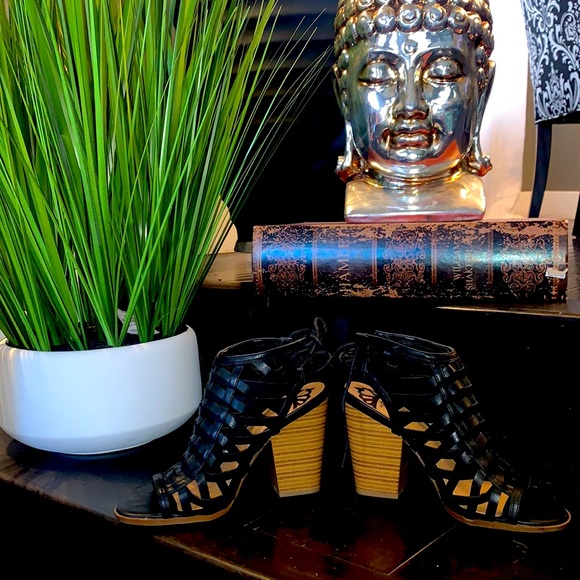 🛑SOLD🛑 Fergalicious heels - Picture 3 of 4